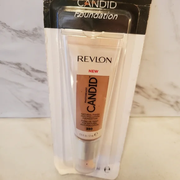 Revlon Candid Foundation - Picture 1 of 6